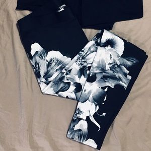 EXPRESS BLACK W/ GREY/WHITE FLORAL DESIGN LEGGINGS